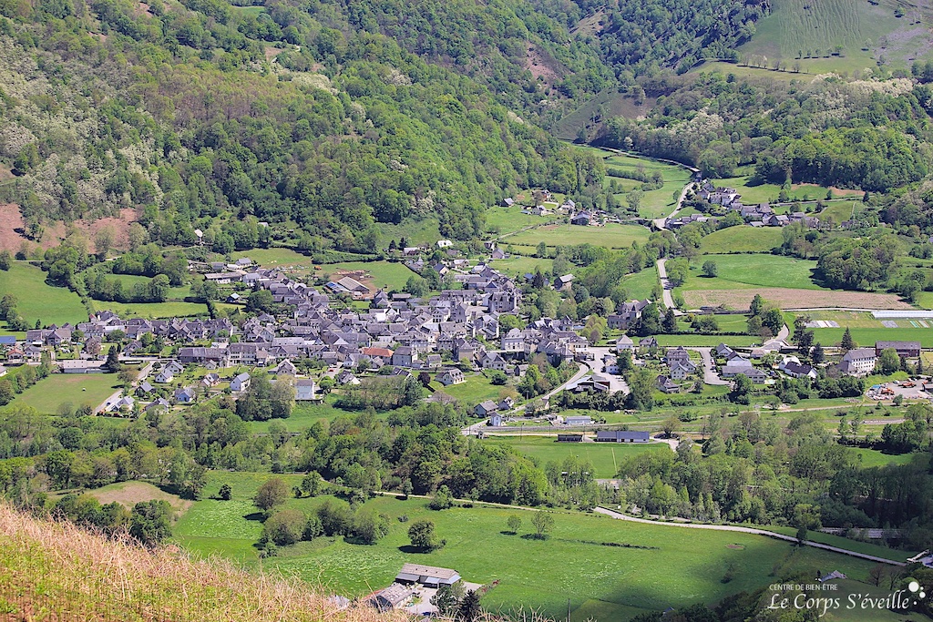 Le village de Bedous, Vallée d’Aspe, Béarn en Pyrénées, sud de Pau et Oloron-Sainte-Marie.