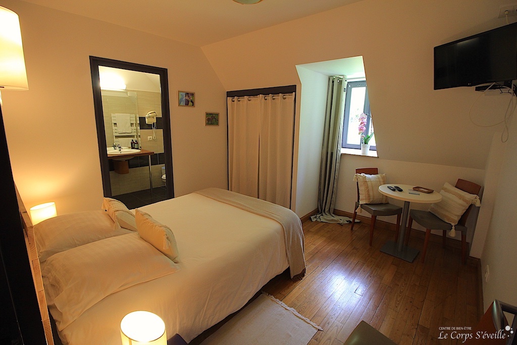 Hôtel & Massage. Sept chambres au Château d’Arance à Cette-Eygun, Vallée d’Aspe, Haut-Béarn, Pyrénées.