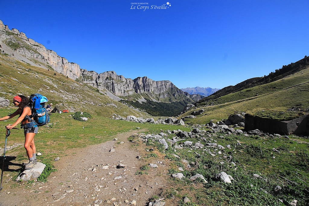 Egocène en montagne. Contempler le paysage au cap de la Baitch, Béarn en Pyrénées.