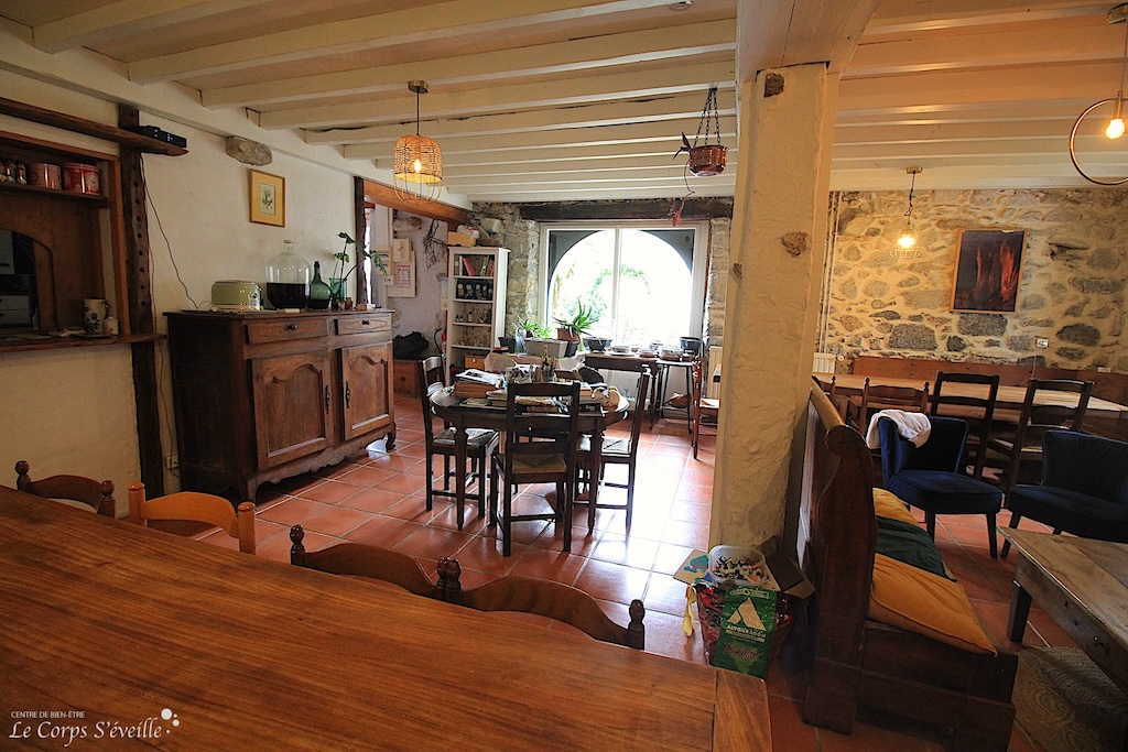 Gîte d’étape à Lescun en Vallée d’Aspe, Pyrénées Atlantiques : la salle à manger.