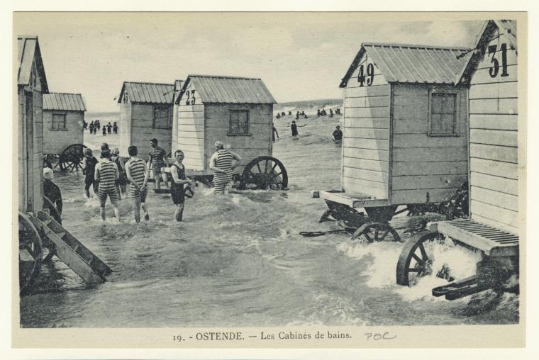 La saga du maillot de bain. Cabines de bains à Ostende. Carte postale des années 1900. New-York Public Library.