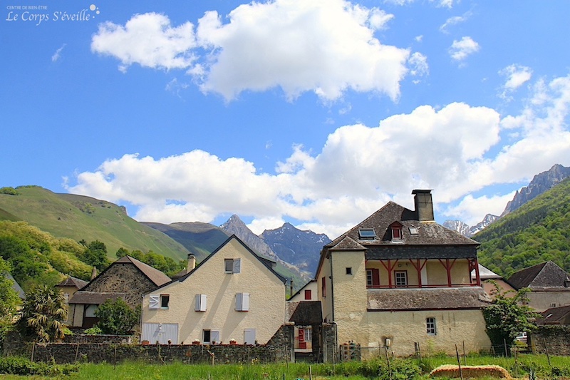 La Maison Despourrins et son potager à Accous, gîte situé dans les Pyrénées béarnaises.