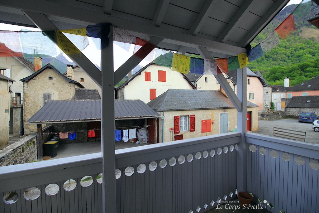 Une terrasse au premier étage de la Maison Despourrins, Pyrénées Atlantiques.