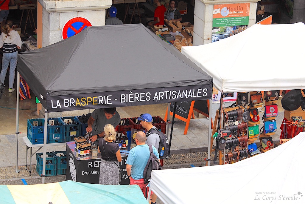 Le stand de la Brasperie au marché de Bedous un jeudi sur deux. Bière artisanale et bio en Vallée d’Aspe.