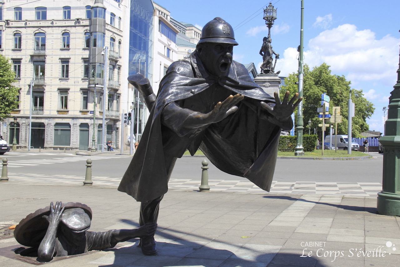 Le Vaartkapoen est une sculpture de l’artiste Tom Frantzen. Elle représente un policier bruxellois attrapé par un fripon du canal sortant d’un égout. La sculpture est visible place Sainctelette, à la limite entre Molenbeek et Bruxelles.