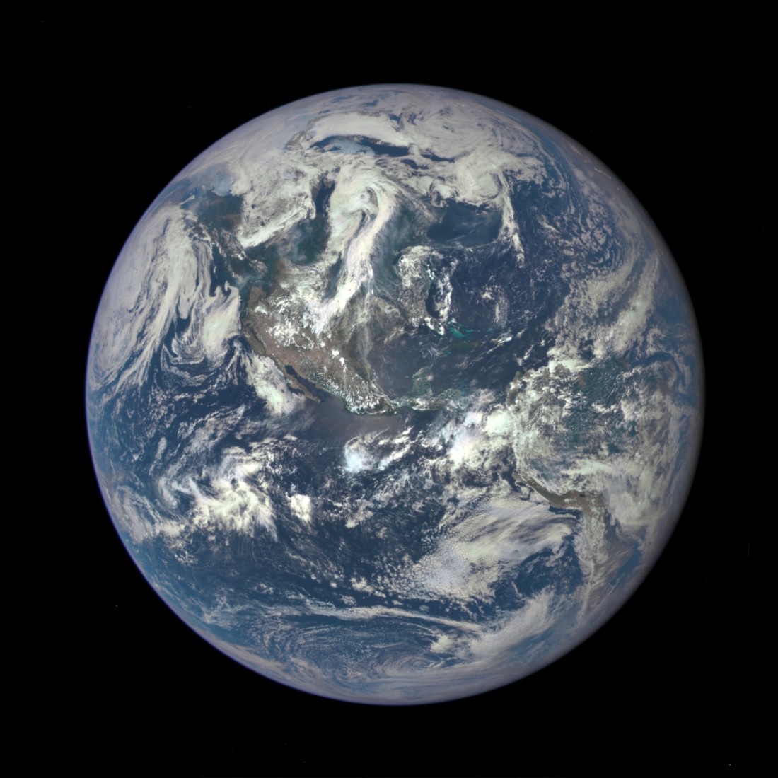 La Terre photographiée par le satellite Discovr à 1,5 millions de kilomètres de distance.