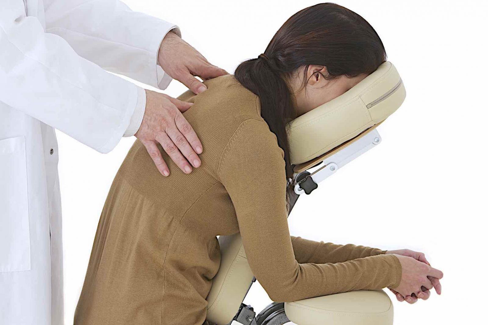 Masseuses et masseurs avec le label France Massage® proposent aussi des séances sur siège ergonomique.