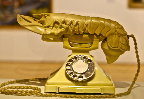 White Aprhodialac telephone, par Salvador Dalí (1904-1989). Berardo Collection, Centro Cultural de Belem à Lisbonne. Photo : Pedro Ribeiro Simões.