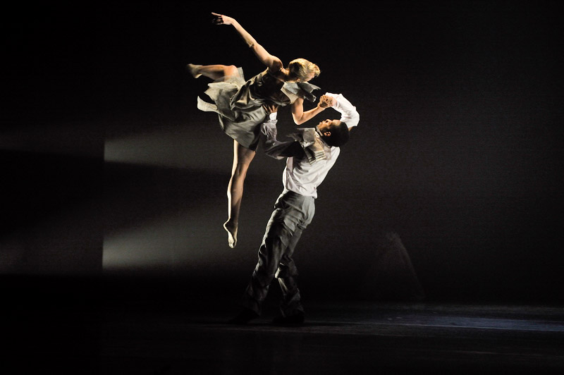 Arrêt sur image : en danse contemporaine, Cyrille Cauvet immortalise le mouvement.